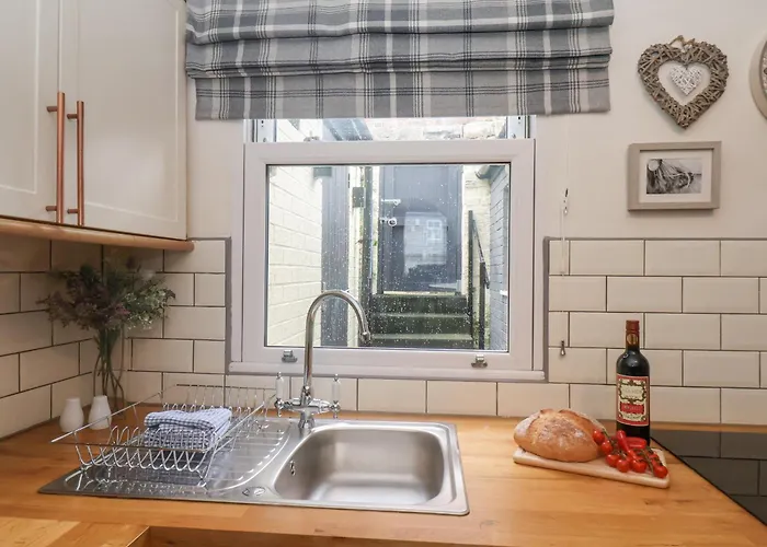 Harbour End 惠特比